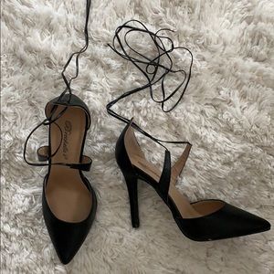 Black lace up pumps
